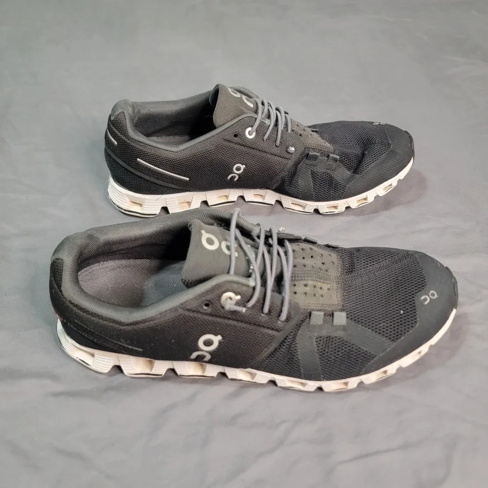 On Cloud 5 Women's Size 9 Black Athletic Running Shoes‎ Sneakers Comfort